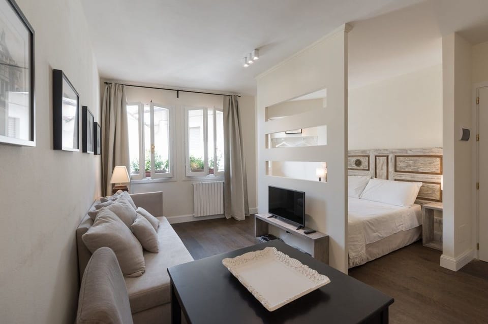Apartment | Living area | Flat-screen TV