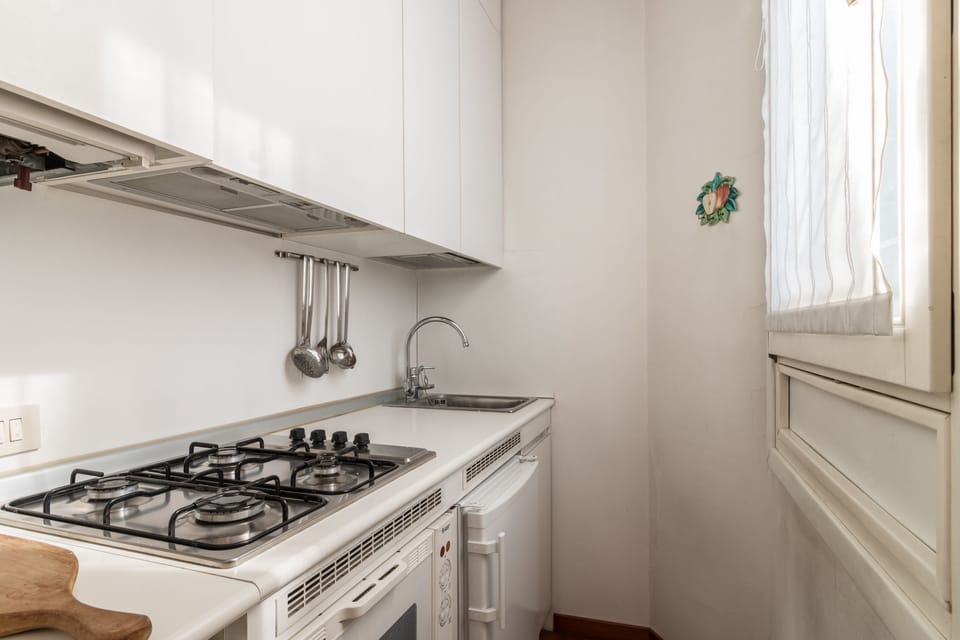 Apartment, 2 Bedrooms | Private kitchen | Fridge, oven, stovetop, coffee/tea maker