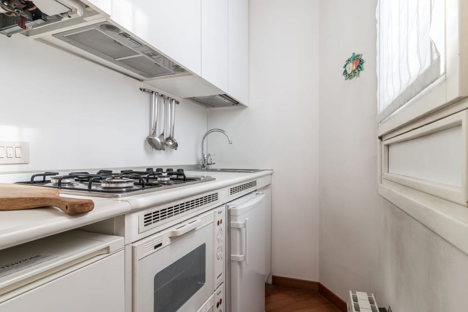 Apartment, 2 Bedrooms | Private kitchen | Fridge, oven, stovetop, coffee/tea maker