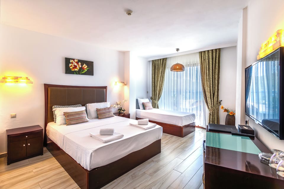 Standard Triple Room | Minibar, desk, free cribs/infant beds, free WiFi