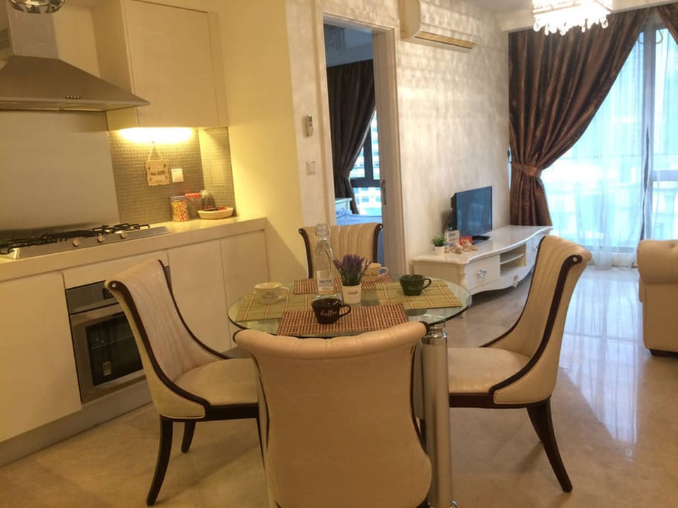 Family Apartment, 2 Bedrooms | In-room dining