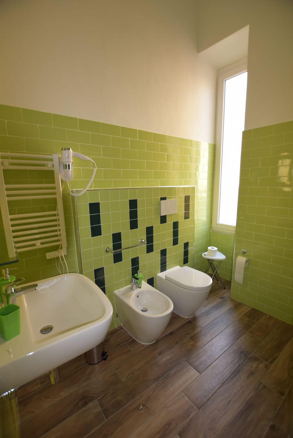 Superior Double Room, 1 Bedroom | Bathroom | Shower, free toiletries, hair dryer, bidet