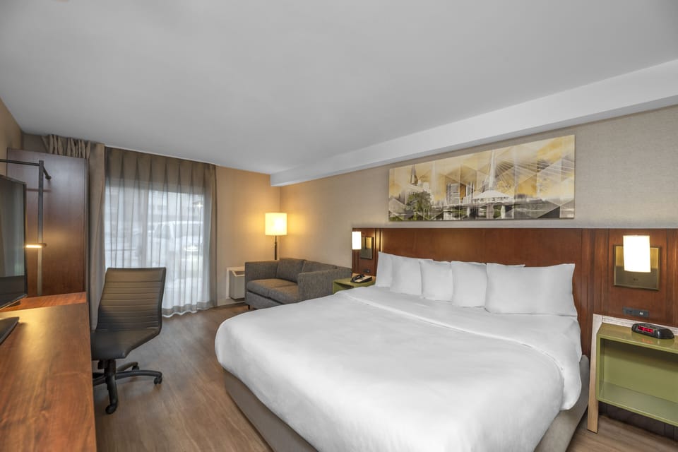 Pillowtop beds, desk, laptop workspace, blackout drapes
