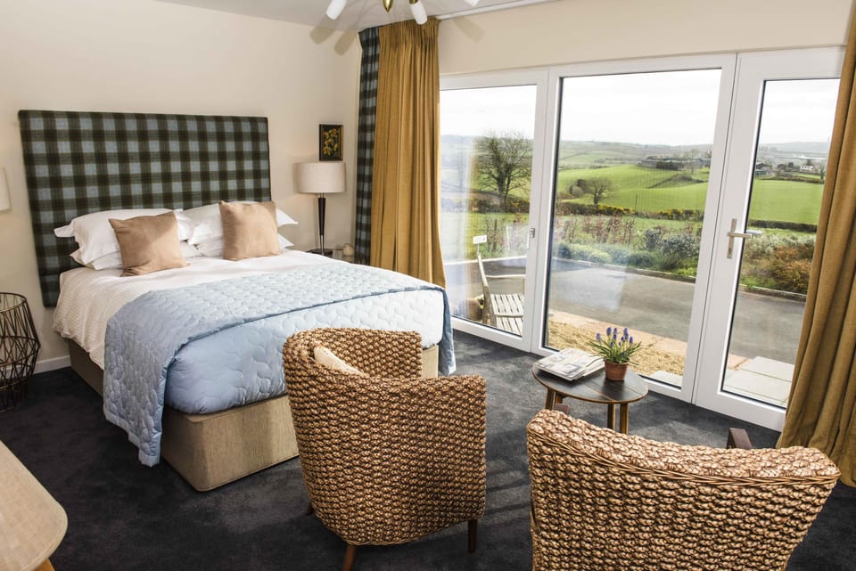 Deluxe Room, 1 King Bed | Egyptian cotton sheets, premium bedding, down comforters, pillowtop beds