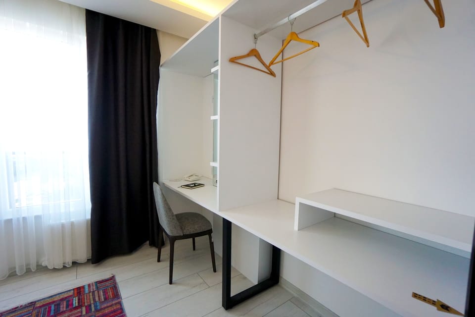 Luxury Suite | Premium bedding, down comforters, in-room safe, desk