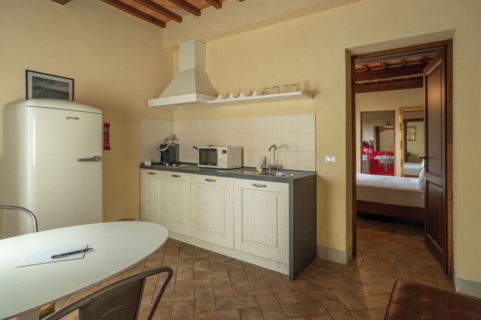 Coffee/tea maker, electric kettle, highchair