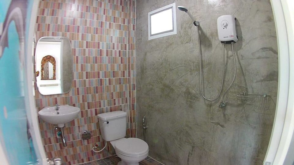 Studio Suite, 1 Queen Bed, Resort View | Bathroom | Shower, towels