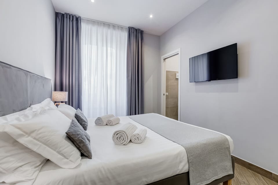 Deluxe Room | Frette Italian sheets, premium bedding, down comforters