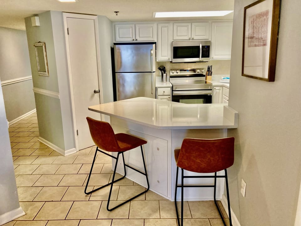 There's additional seating for 2 at the bar...ideal for grabbing a quick bite before heading back to the water!