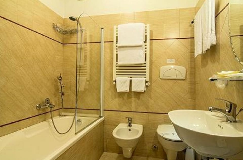 Double or Twin Room | Bathroom | Free toiletries, hair dryer, bidet, towels