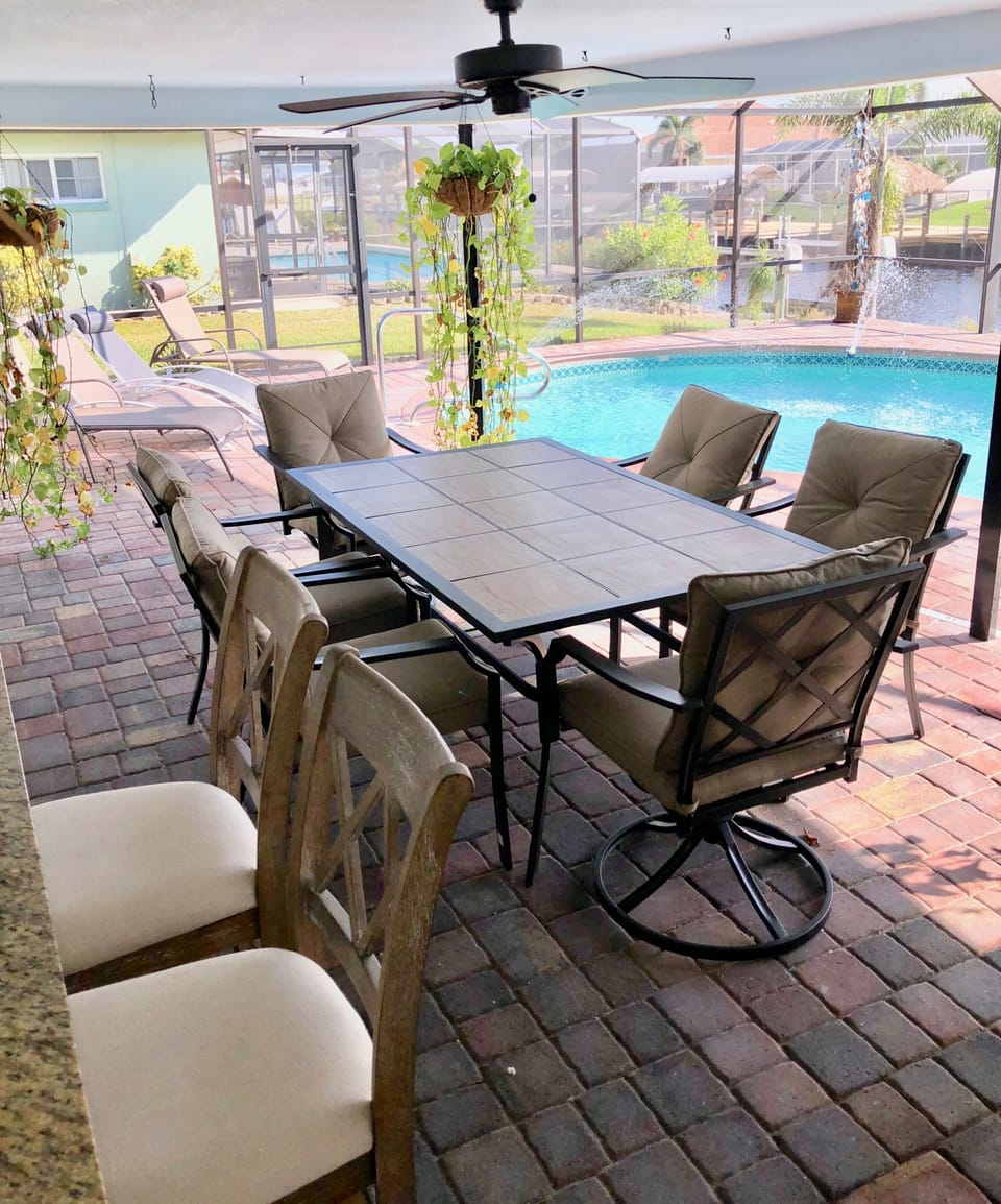 Pass through window with 2 bar stools