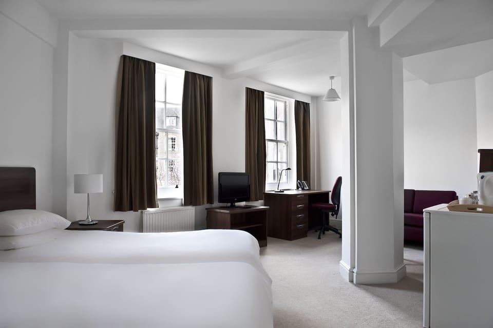 Classic Apartment, 1 Bedroom | Desk, free WiFi, bed sheets