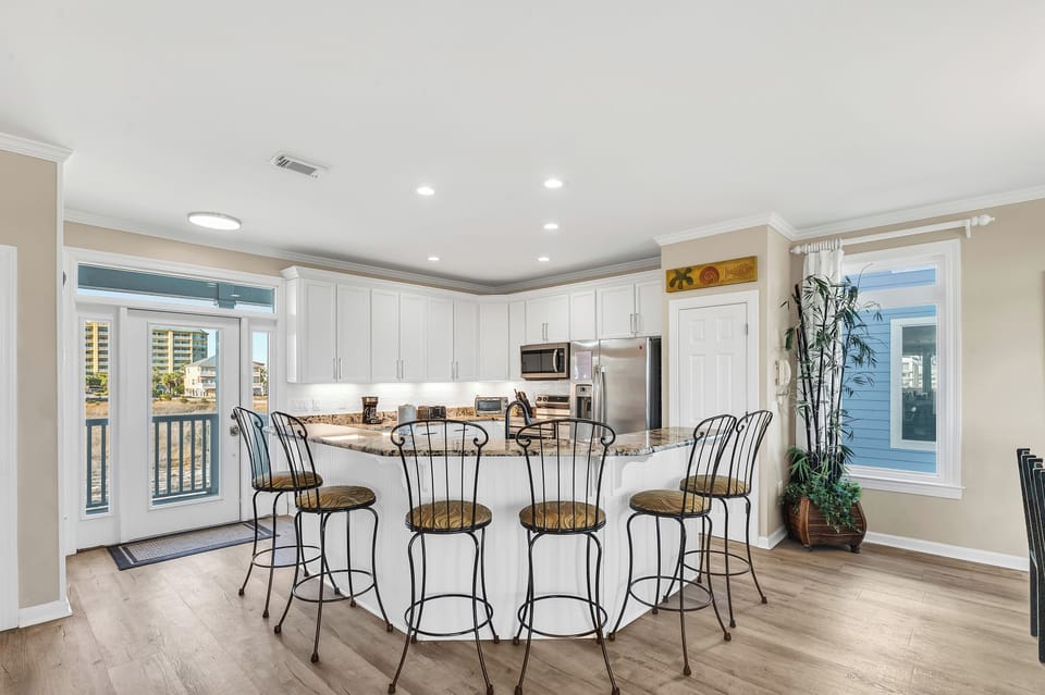 The kitchen has been remodeled. Full of accessories and everything you need.
