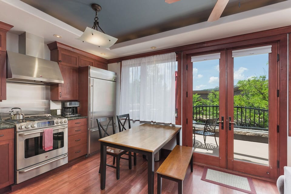 Dining and Kitchen (fully stocked)