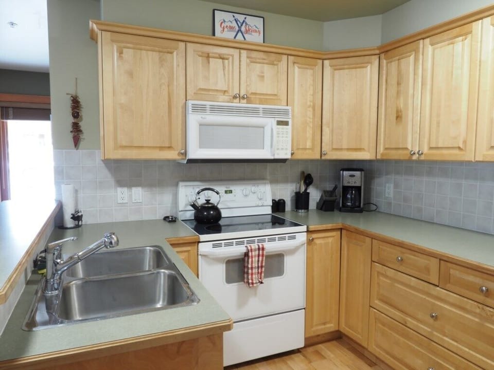 Kitchen Too