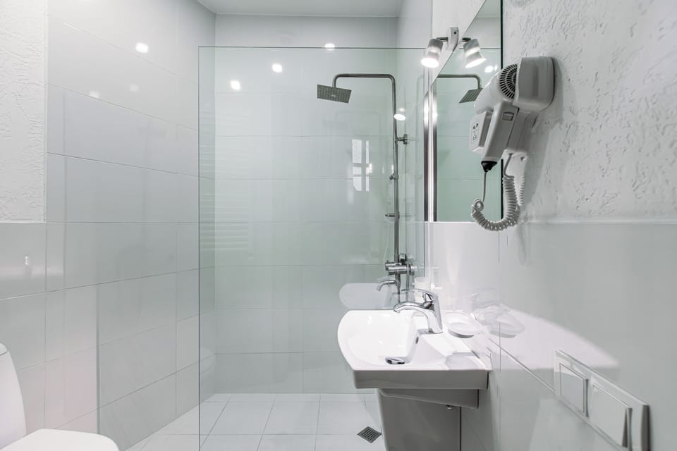 Standard Double or Twin Room | Bathroom | Shower, free toiletries, hair dryer, slippers