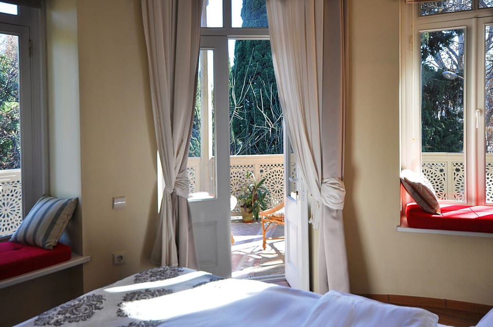 Superior Double Room, Balcony, Park View | Premium bedding, in-room safe, desk, soundproofing