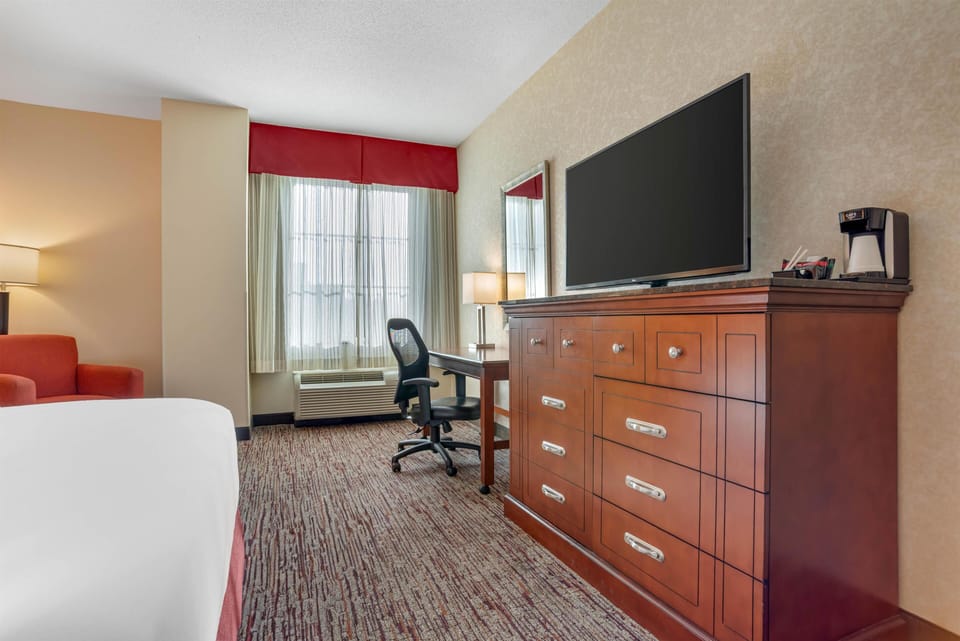 Room, 1 King Bed, Accessible (Tub) | Desk, blackout drapes, iron/ironing board, free cribs/infant beds