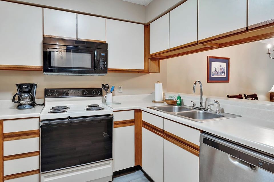 Fully equipped Kitchen - If you want to arrange a full meal or just a cup of coffee, this fully equipped kitchen will have what you need.