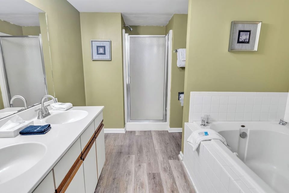 main private bath with jacuzzi tub