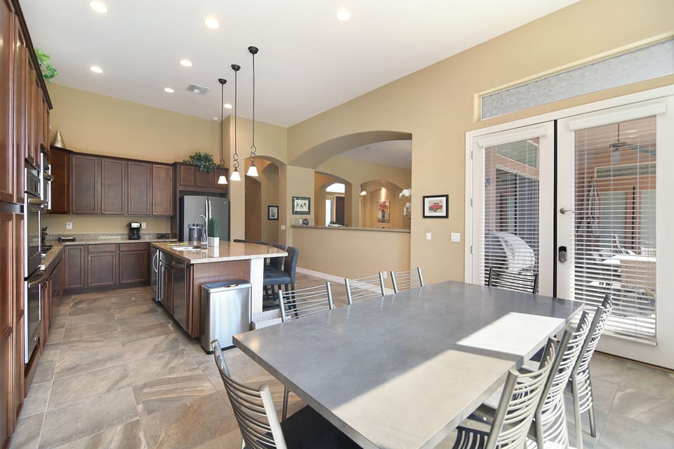 Beautiful Large Stocked Kitchen
