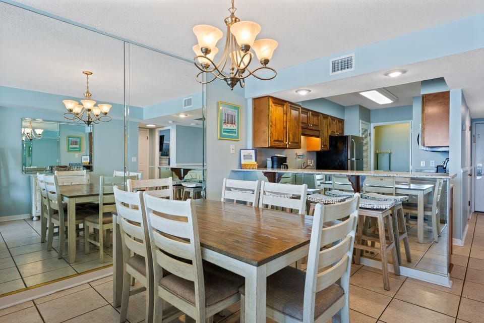 Boardwalk 682 Dining Table Seats 6