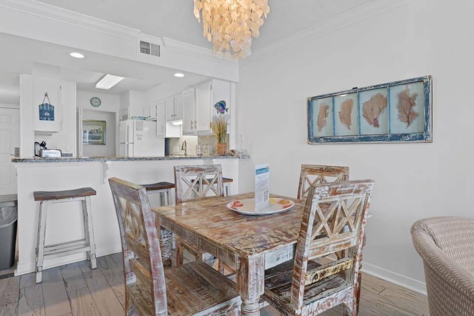 Boardwalk 986 Dining Table Seats 4
