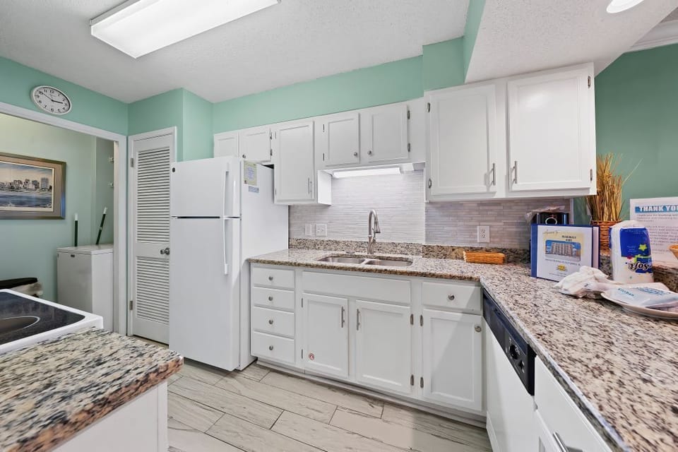 10 Boardwalk 986 Kitchen