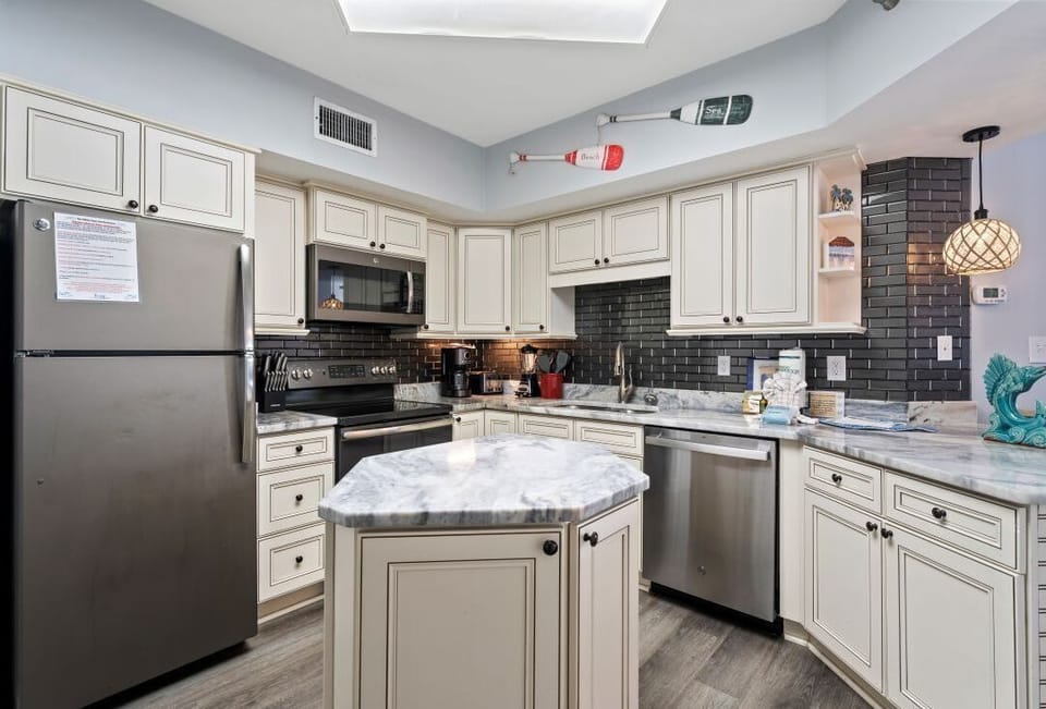 10 White Caps 1404 Kitchen