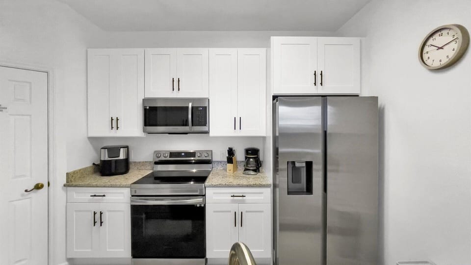 Kitchen (Angle)