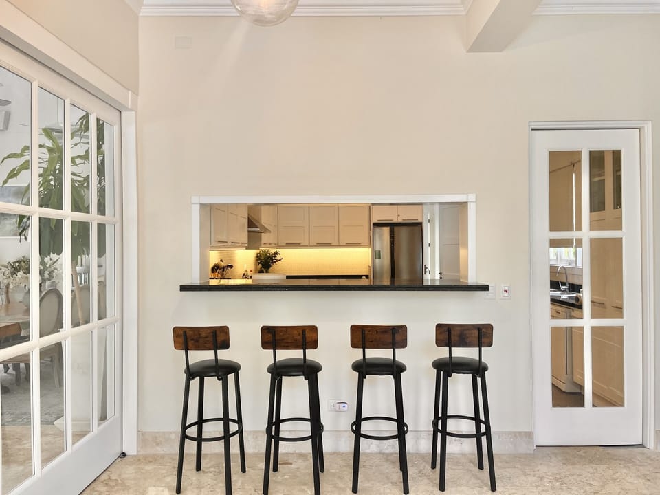 Kitchen bar