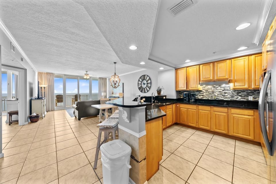 9 Colonnades 1202 Kitchen