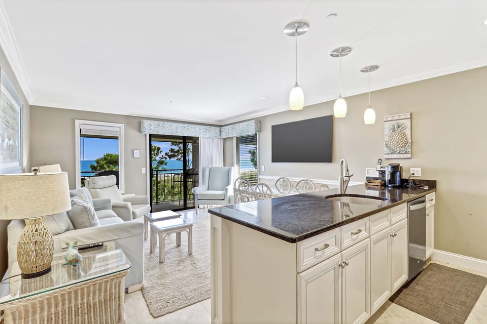 Ocean Dunes 409 - Kitchen View - Open floor plan for this lovely 2 bedroom, 2 bathroom top floor villa.