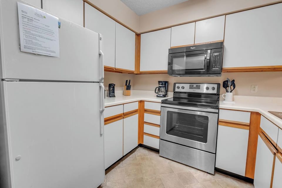 Full size appliances and fully equipped kitchen.