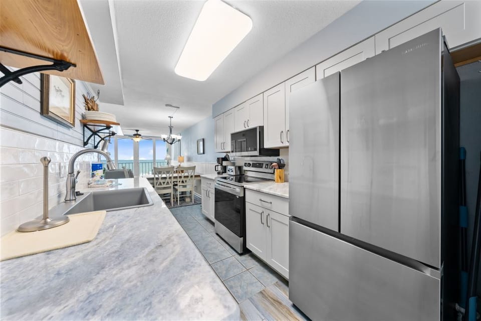11 Island Shores 358 Kitchen