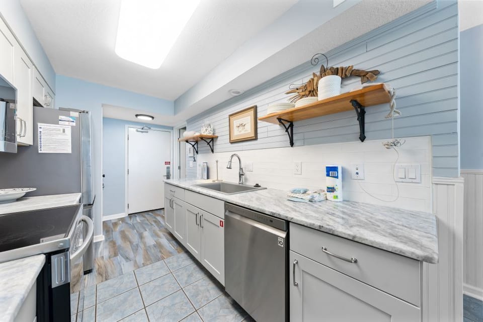 10 Island Shores 358 Kitchen