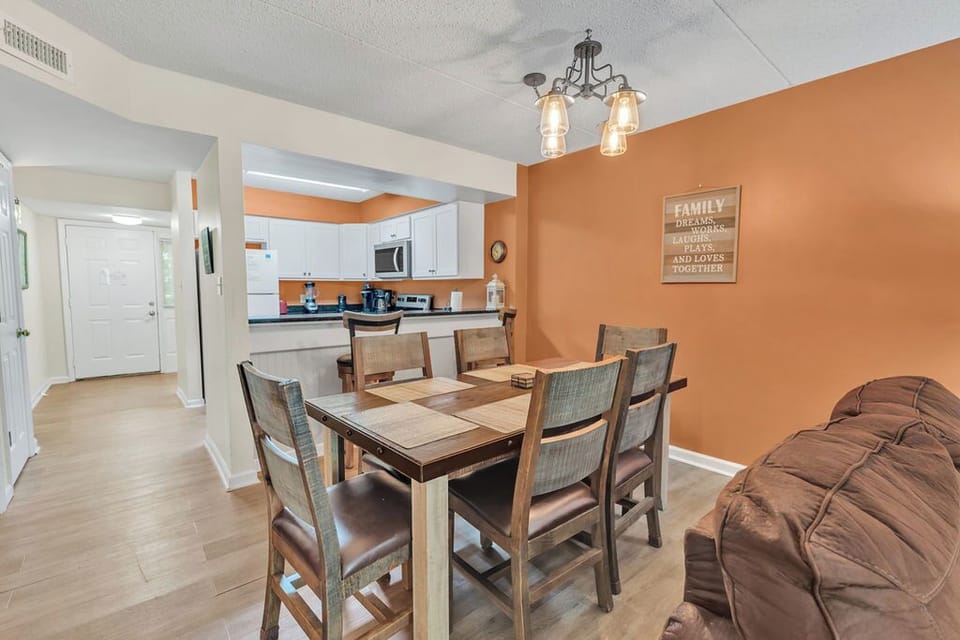 pass through bar to kitchen area