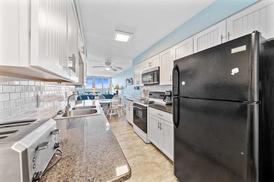 8 Island Shores 356 Kitchen