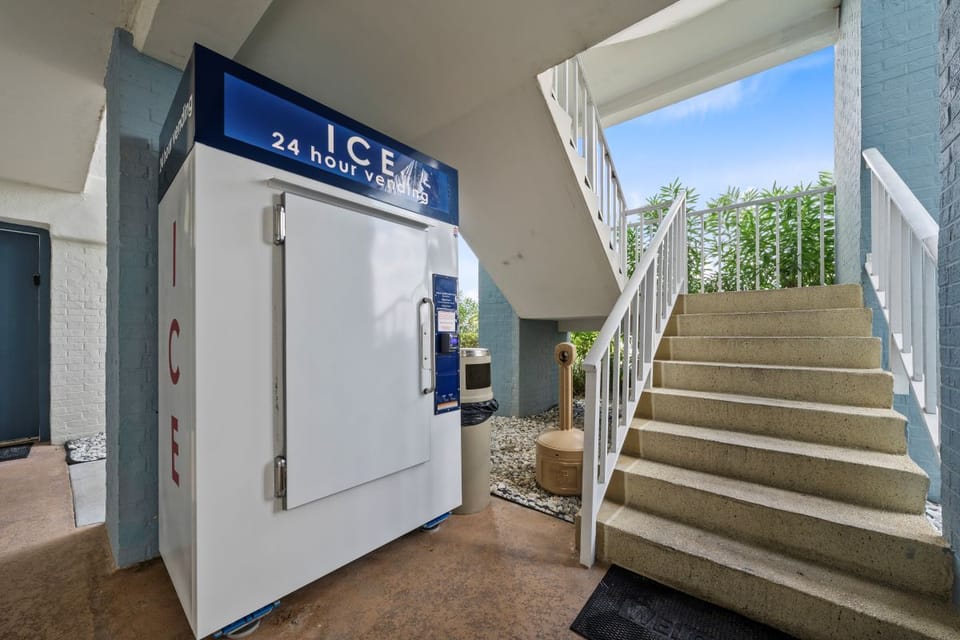 Island Shores Ice Machine