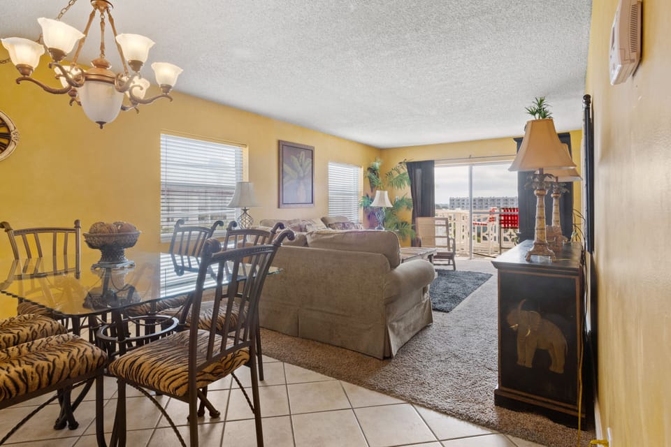 Dining area/ Living room
