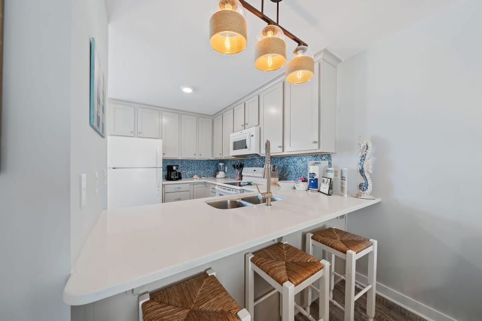 Sand Dollar 28 Kitchen Counter Seats 3