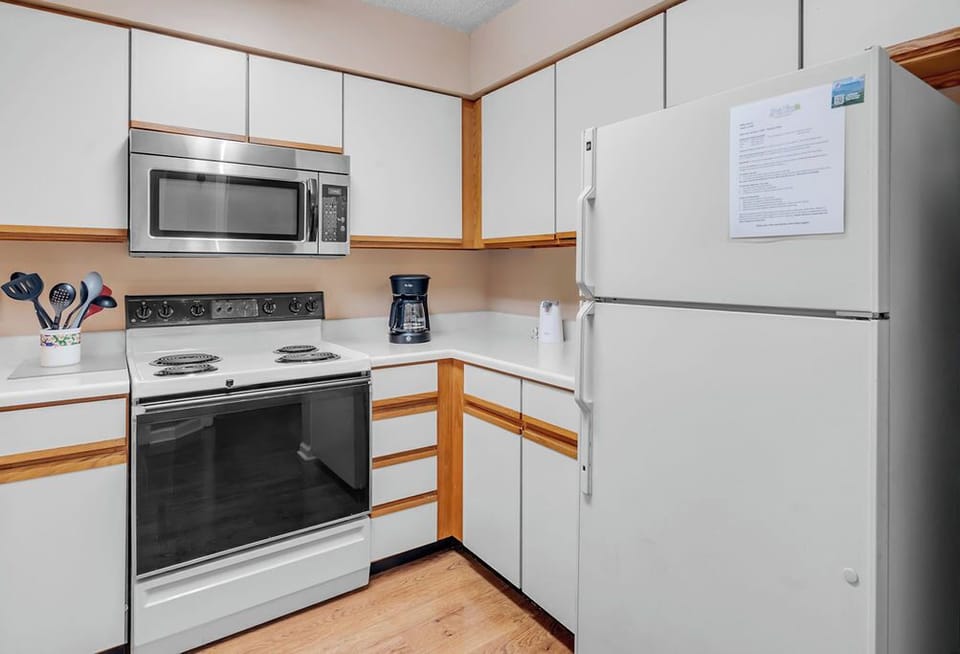 Full size appliances and fully equipped kitchen.