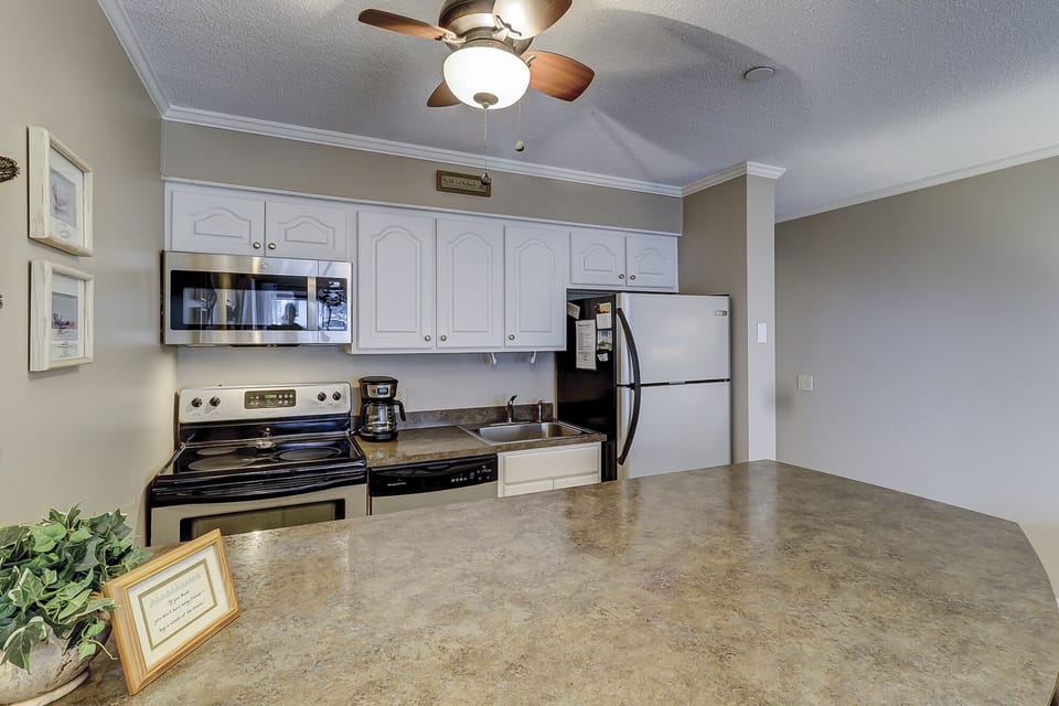 Kitchen and dinning area - The newly renovated Kitchen / Dining Area features all stainless appliances, granite counters and dining bar having seating for four, and tile flooring throughout.