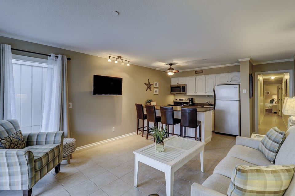 Kitchen and dinning area - The beautiful kitchen /  dining area features all stainless appliances, granite counters and dining bar having seating for four, and tile flooring throughout.