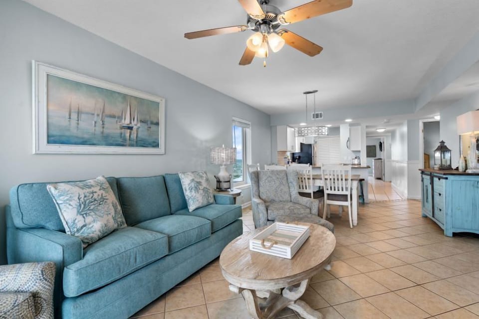 Boardwalk 1087 Living Room with Queen Sleeper
