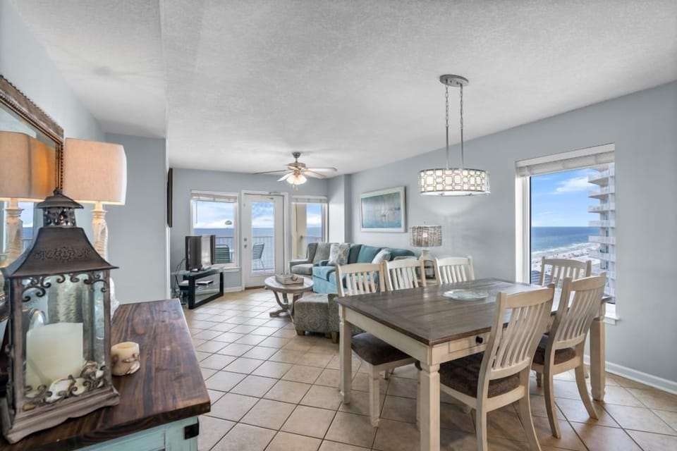 Boardwalk 1087 Dining Table Seats 6