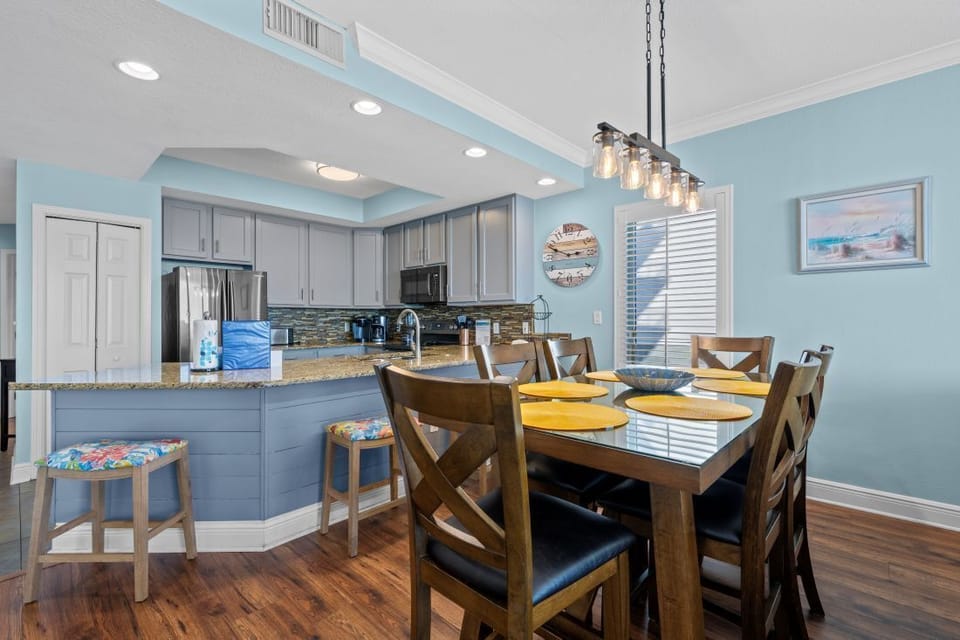 San Carlos 401 Dining + Kitchen