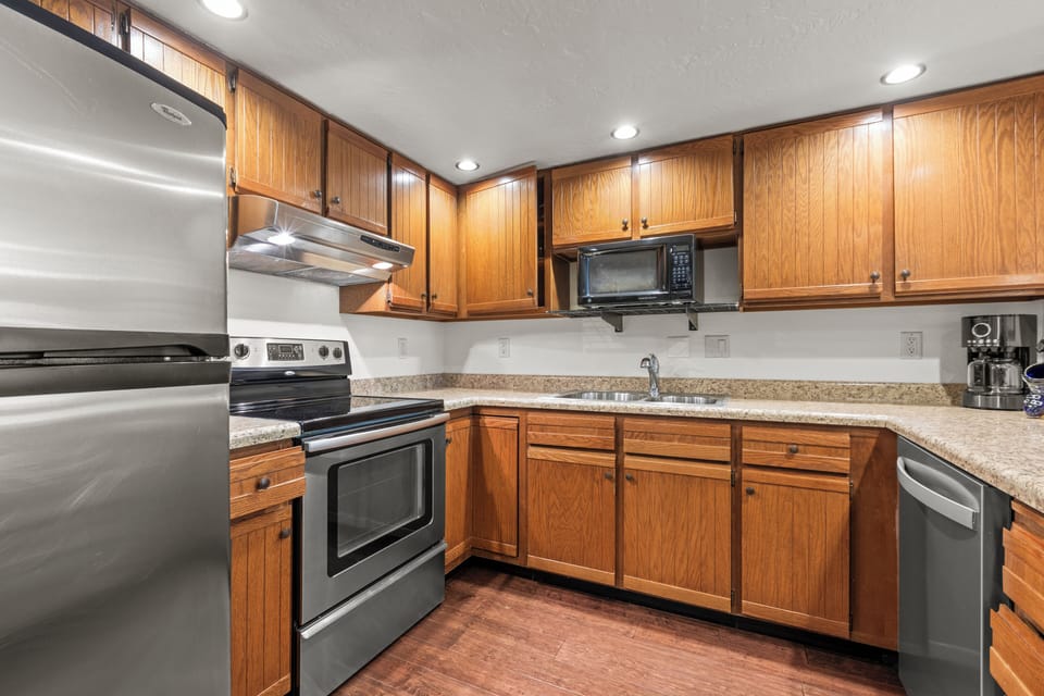 Park Station 121 has a well equipped kitchen with stainless steel appliances.