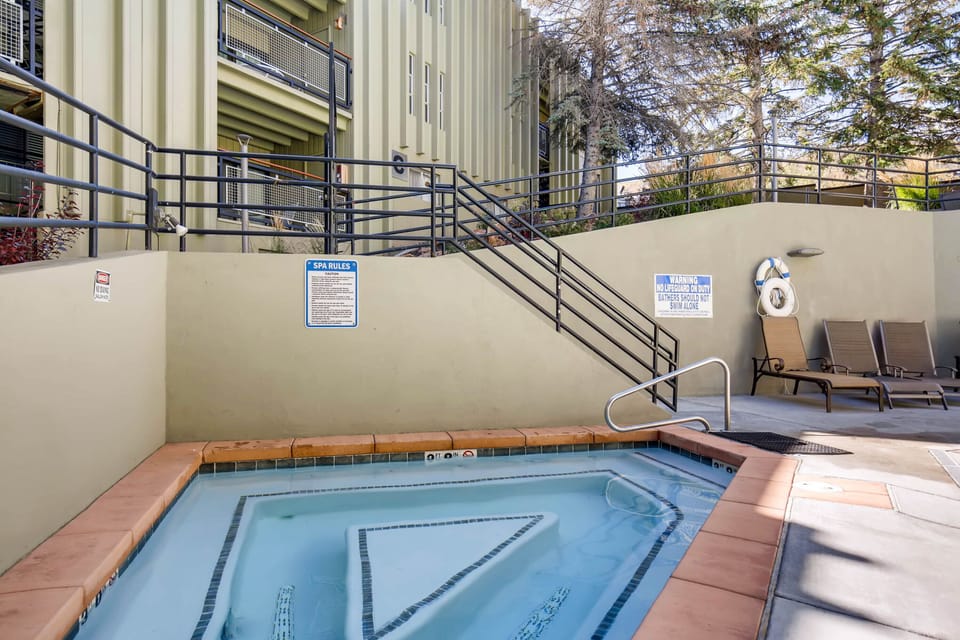 Common area pool and hot tub