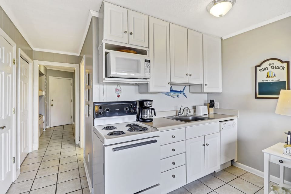 Kitchen - Efficient all white kitchen
